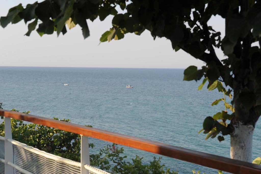Olympos Beach Plaka Exterior foto